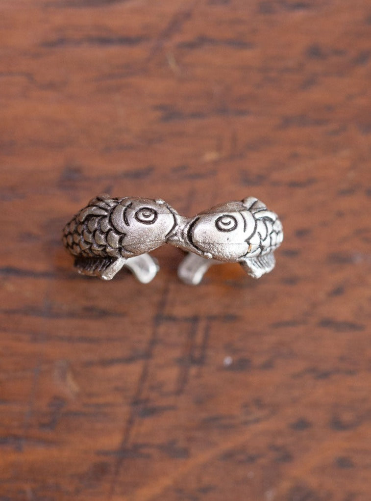 Pieces double fish ring 