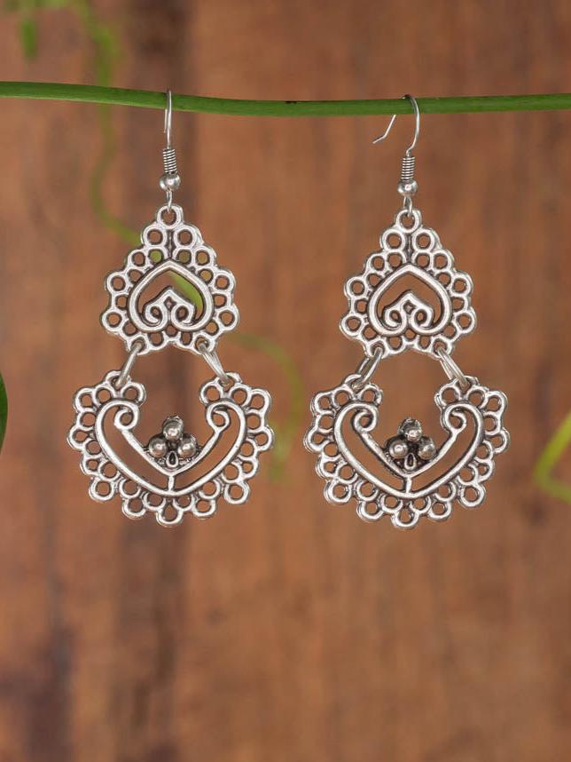 Zarif Earring pretty lace cut out pattern