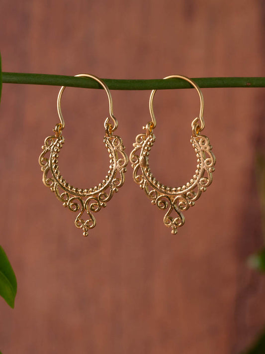 Gold dervish scrolled lacework earring